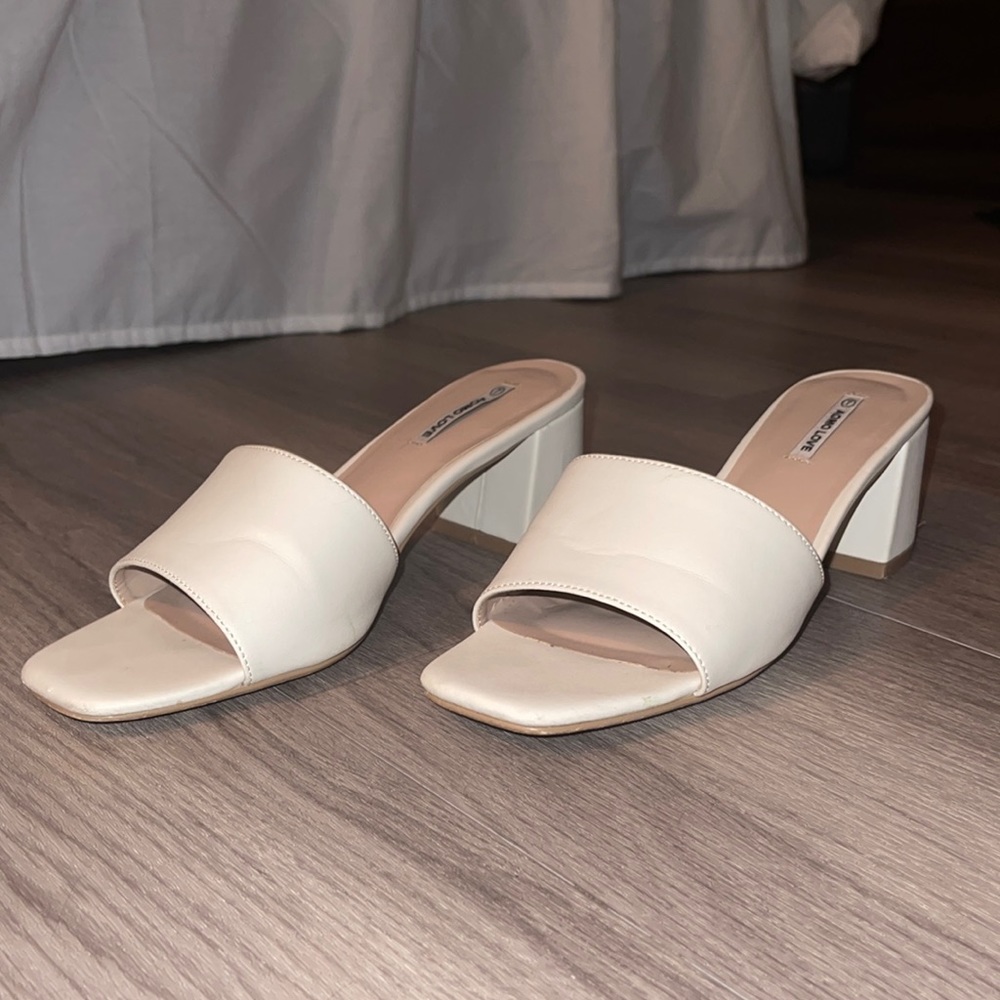 Cream Mules | AOMO Love | Size 7